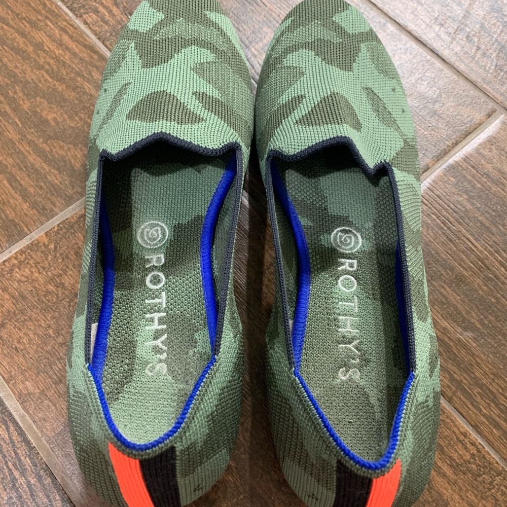 EUC size 10 Rothys in green camo